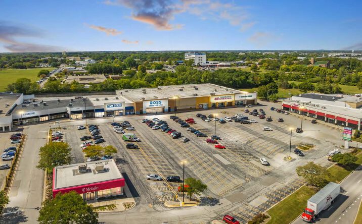 Pictures of Retail property located at Aurora Ave, Aurora, IL 60505 for lease - image #1
