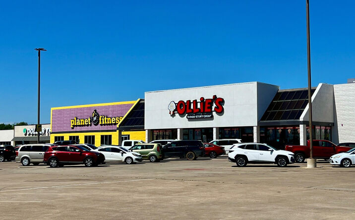Pictures of Retail, Office, Restaurant property located at 2000 - 2032 N Loy Lake Rd, Sherman, TX 75090 for lease - image #1