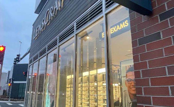 Pictures of Retail property located at 7215 District Ave, Lincolnwood, IL 60712 for lease - image #1