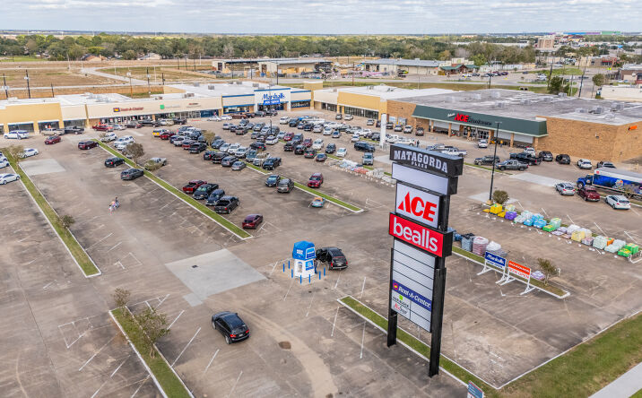 Pictures of Retail, Restaurant property located at 4001 7th Street, Bay City, TX 77414 for lease - image #1