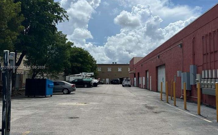 Pictures of Industrial property located at 13690 SW 142nd Ave #31/32B, Miami, FL 33186 for lease - image #1