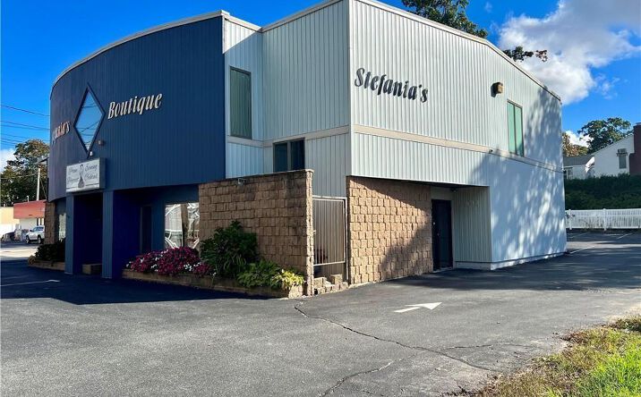 Pictures of Office, Retail property located at 892 894 Oaklawn Avenue, Cranston, RI 02920 for lease - image #1