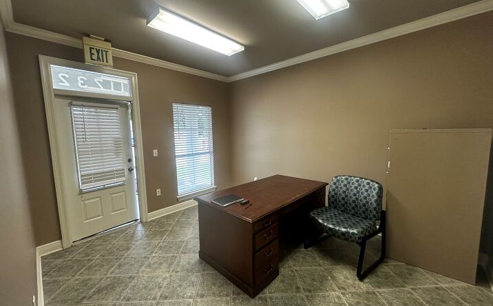 Pictures of Office property located at 11732 MARKET PL AVE, BATON ROUGE, LA 70816-6011 for lease - image #1