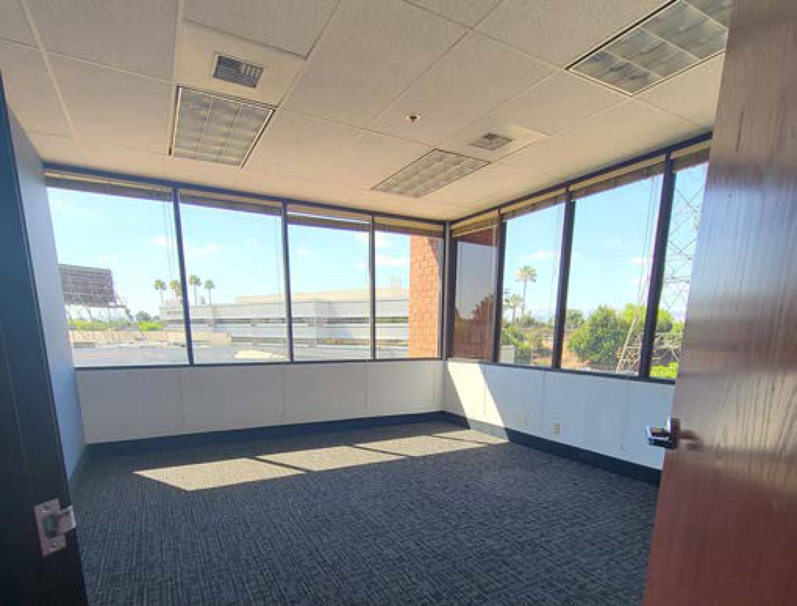 18801 Ventura Blvd, Tarzana, CA 91356 - Retail Space for Lease