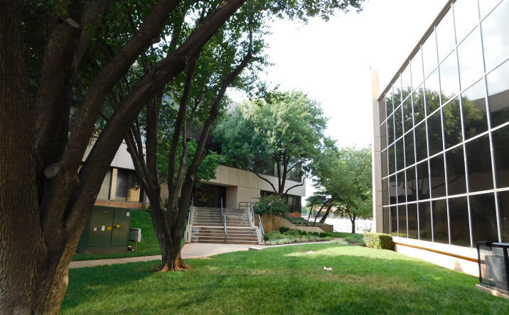 Pictures of Office property located at 6501 N Broadway, Oklahoma City, OK 73116 for lease - image #1