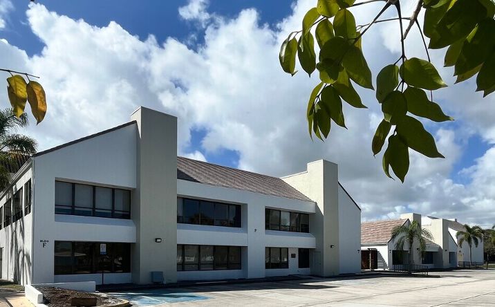 Pictures of Retail, Office property located at 900 Southeast Ocean Boulevard, Stuart, FL 34994 for lease - image #1