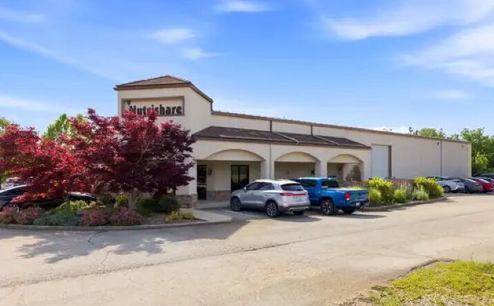 Pictures of Industrial property located at 11020 Plantside Dr, Louisville, KY 40299 for lease - image #1