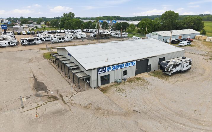 Pictures of Retail, Industrial property located at 542 U.S. 24, Topeka, KS 66608 for lease - image #1