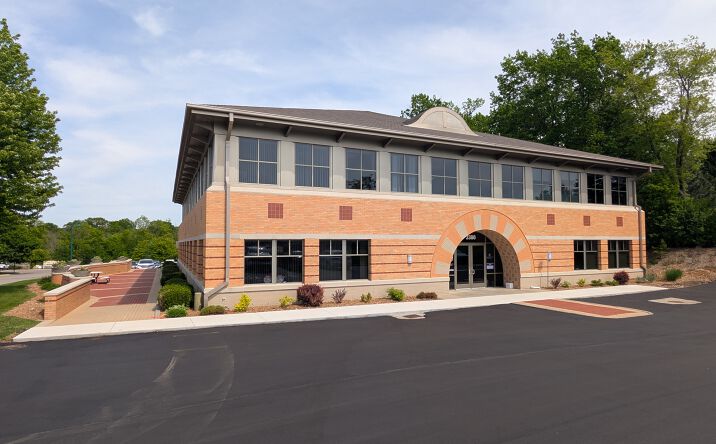 Pictures of Office property located at 3300 Eagle Run Drive Northeast, Grand Rapids, MI 49525 for lease - image #1