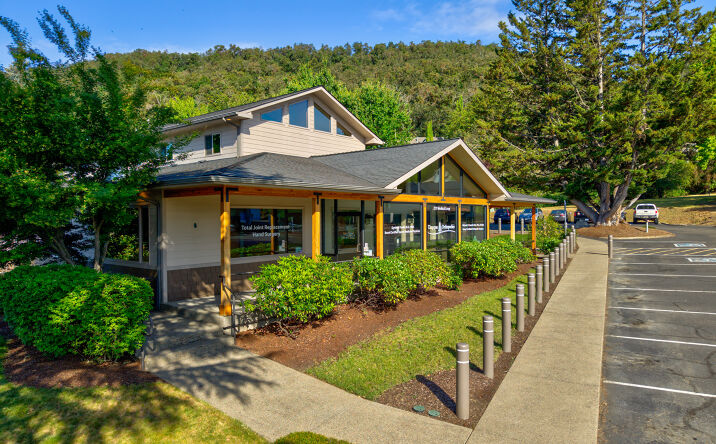Pictures of Retail, Office property located at 277 NW MEDICAL LOOP, ROSEBURG, OR 97471-1644 for lease - image #1