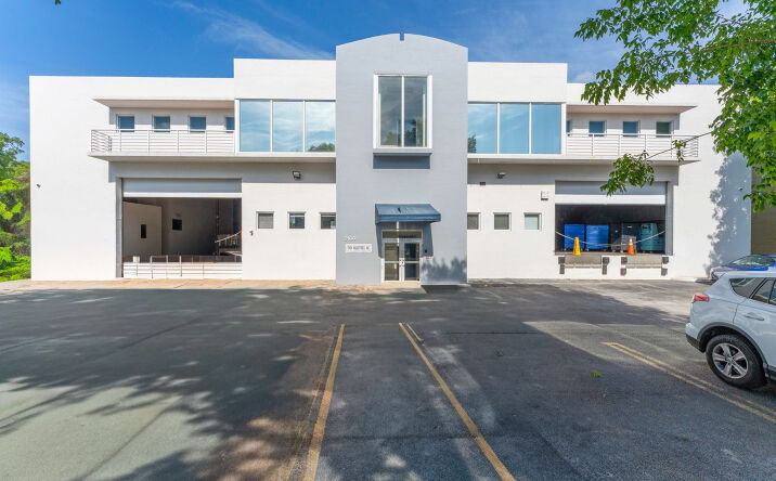 Pictures of Industrial property located at 2100 Northwest 102nd Place, Doral, FL 33172 for lease - image #1