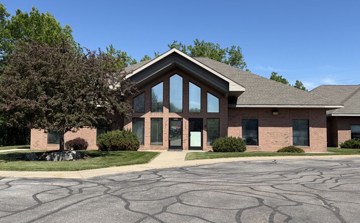Pictures of Office property located at 5442 HAMPTON PL, SAGINAW, MI 48604 for lease - image #1