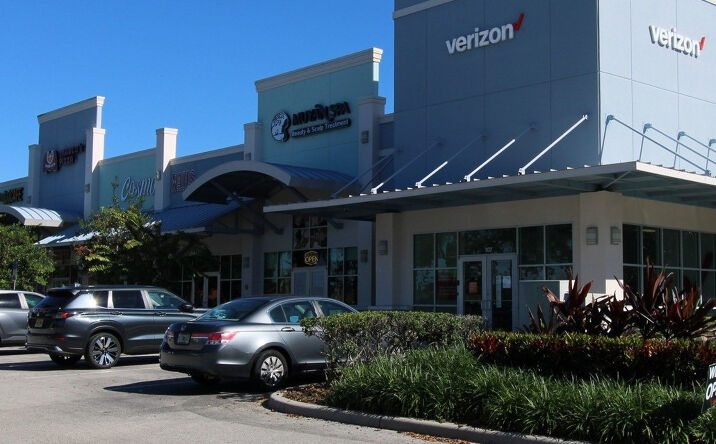 Pictures of Retail, Restaurant property located at 8600 Vineland Avenue, Orlando, FL 32821 for lease - image #1