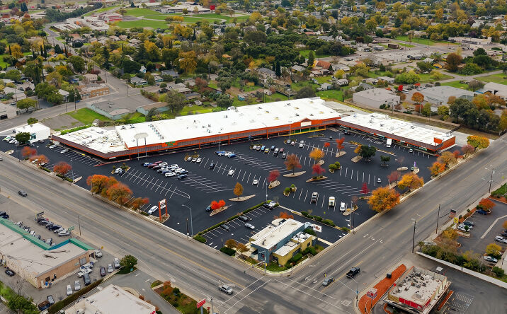 Pictures of Retail property located at 1815 Oro Dam Boulevard East, Oroville, CA 95966 for lease - image #1