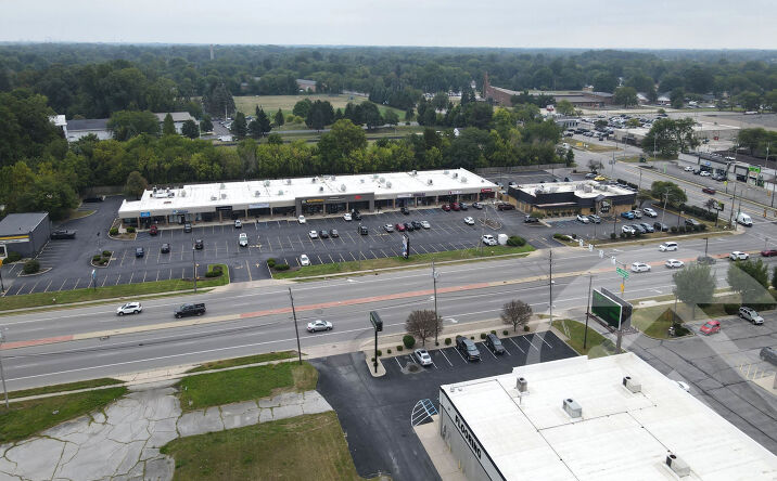 Pictures of Retail property located at 1855 S. Reynolds Road, Toledo, OH 43614 for lease - image #1