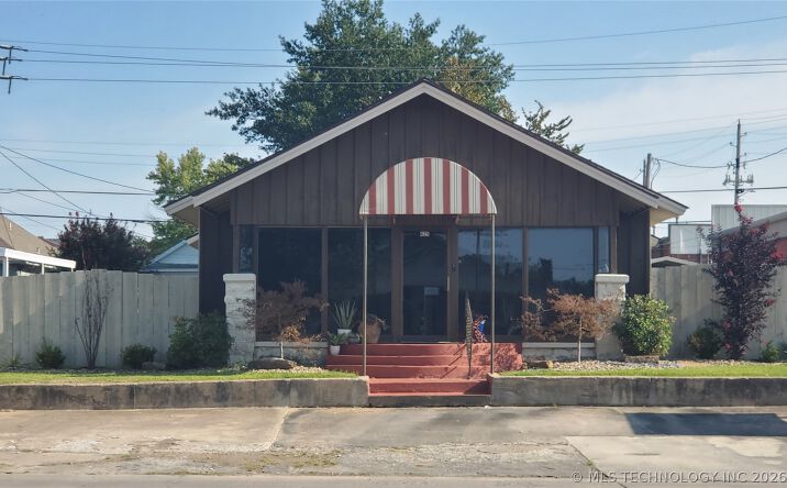 Pictures of Office property located at 425 E Wyandotte, McAlester, OK 74501 for lease - image #1