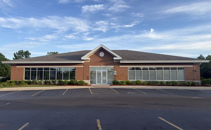 Pictures of Retail property located at 900 S Milwaukee Avenue, Vernon Hills, IL 60061 for lease - image #1