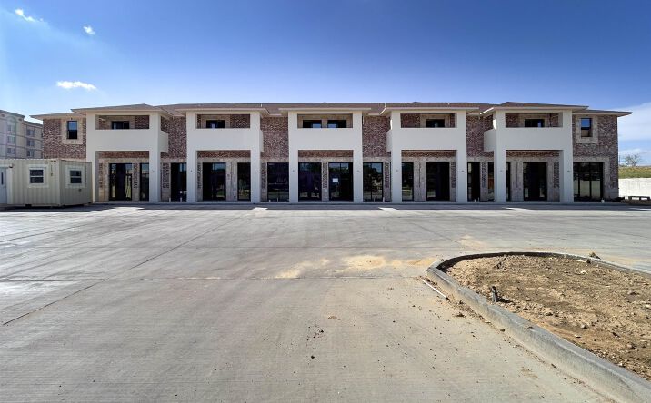 Pictures of Retail property located at 210 Calle Del Norte, Laredo, TX 78041 for lease - image #1
