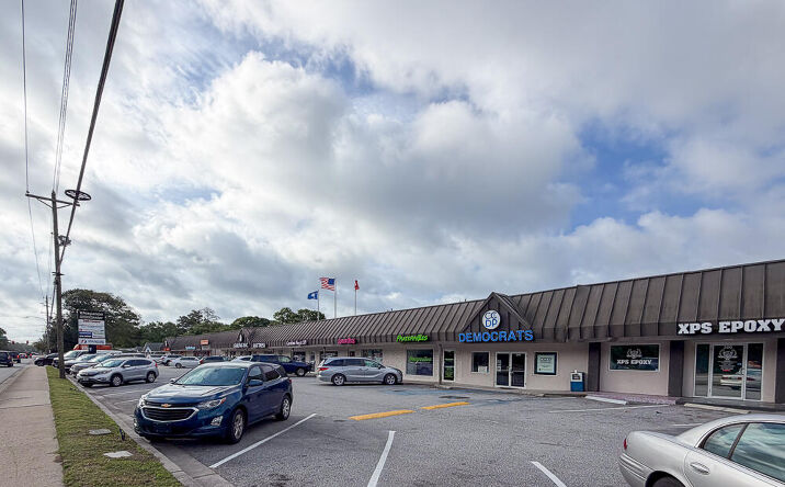 Pictures of Retail property located at 1373 Ashley River Road # 1373, Charleston, SC 29407 for lease - image #1