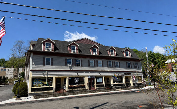 Pictures of Retail, Restaurant property located at 82 MAIN ST, EAST HAMPTON, CT 06424-1114 for lease - image #1