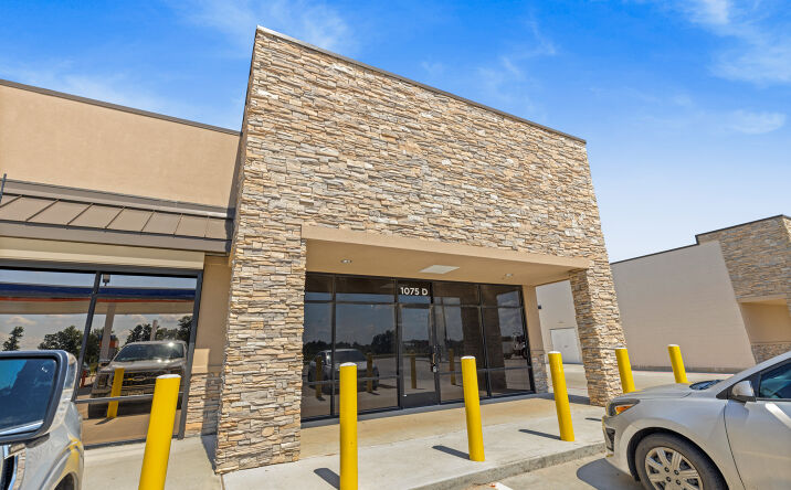 Pictures of Retail property located at 1075 County Road 5270 Ste D, Cleveland, TX 77327 for lease - image #1