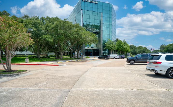 Pictures of Office property located at 10260 WESTHEIMER RD, HOUSTON, TX 77042-3110 for lease - image #1