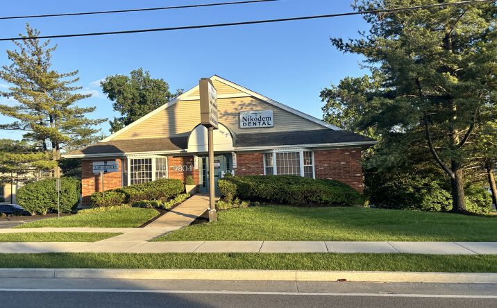 Pictures of Office property located at 9804 Manchester Rd, Rock Hill, MO 63119 for lease - image #1