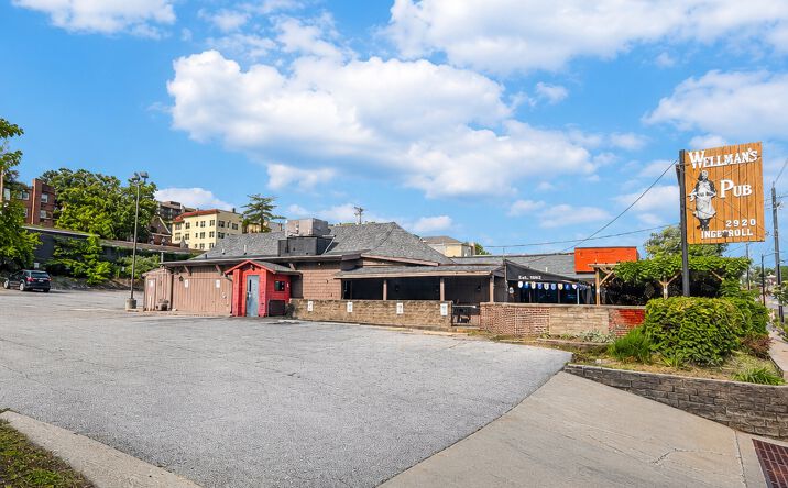 Pictures of Restaurant property located at 2920 Ingersoll Avenue, Des Moines, IA 50312 for lease - image #1