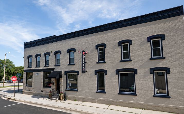 Pictures of Retail, Restaurant property located at 100 E MADISON ST, WATERTOWN, WI 53094-3704 for lease - image #1