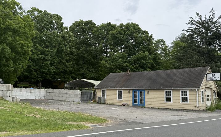 Pictures of Retail, Industrial property located at 152 GUILFORD RD, DURHAM, CT 06422-2812 for lease - image #1