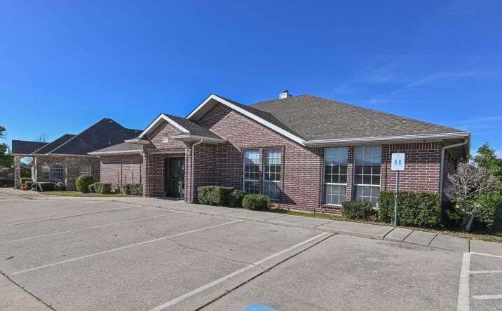 Pictures of Office property located at 466 Mid-Cities Boulevard, Hurst, TX 76054 for lease - image #1