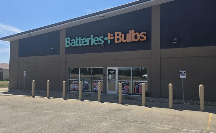 Pictures of Retail, Industrial, Office property located at 4370 Dodge Street #Suite 1, Dubuque, IA 52003 for lease - image #1
