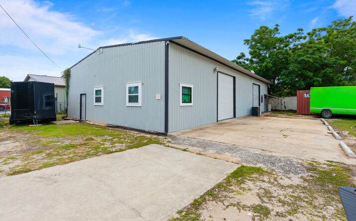 Pictures of Industrial property located at 15601 old highway 441, Tavares, FL 32778-5266 for lease - image #1