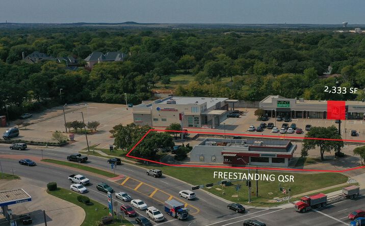 Pictures of Retail property located at 2398 S IH-35E, Denton, TX 76205 for lease - image #1