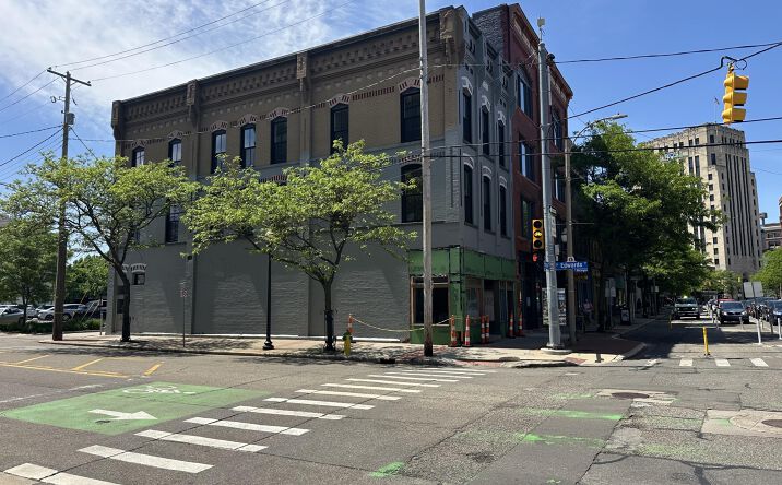 Pictures of Retail, Restaurant, Office property located at 276 E Michigan Avenue, Kalamazoo, MI 49007 for lease - image #1