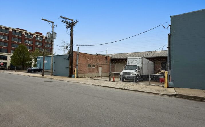 Pictures of Retail, Industrial property located at 2627 West Washington Boulevard, Chicago, IL 60612 for lease - image #1