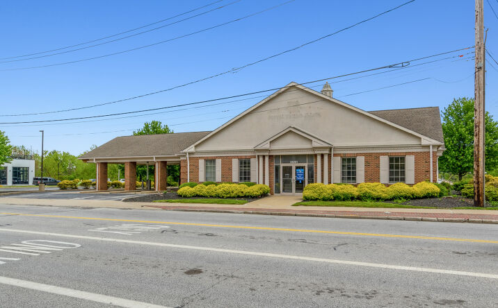 Pictures of Retail property located at 38201 Erie Street, Willoughby, OH 44094 for lease - image #1