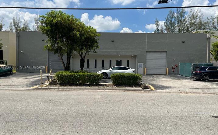 Pictures of Industrial property located at 2281 NW 95th Ave, Doral, FL 33172 for lease - image #1