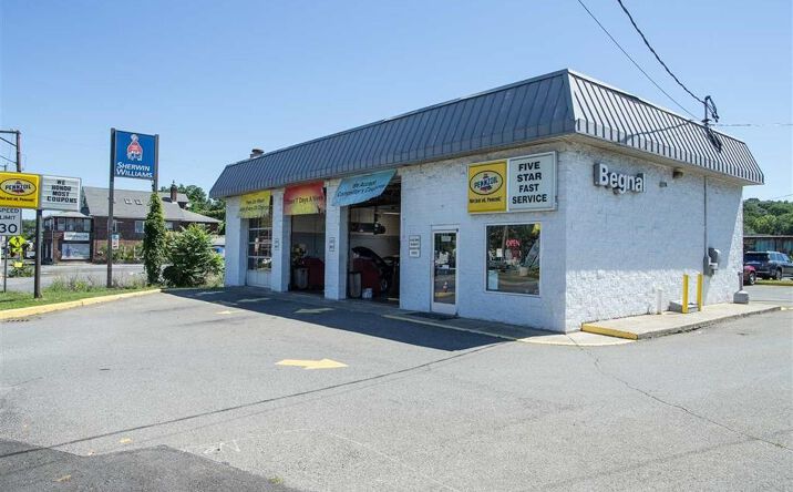 Pictures of Retail property located at 560 ALBANY AVE, KINGSTON, NY 12401-2135 for lease - image #1