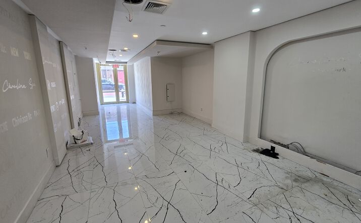 Pictures of Retail property located at 3088 21ST ST, LONG ISLAND CITY, NY 11102 for lease - image #1