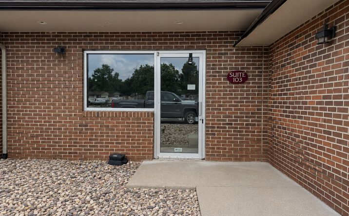 Pictures of Retail, Office property located at 400 S SYCAMORE AVE, SIOUX FALLS, SD 57110-1246 for lease - image #1