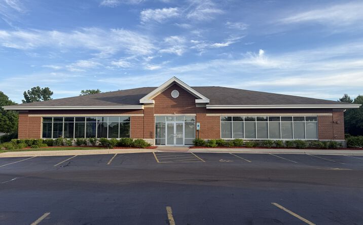 Pictures of Retail, Office property located at 900 S. Milwaukee Avenue, Vernon Hills, IL 60061 for lease - image #1