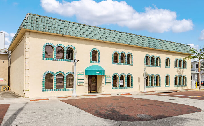 Pictures of Office property located at 1601 Jackson Street, Fort Myers, FL 33901 for lease - image #1