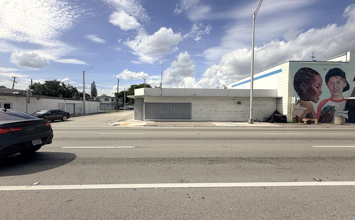 Pictures of Retail property located at 3045 West Broward Boulevard, Fort Lauderdale, FL 33312 for lease - image #1