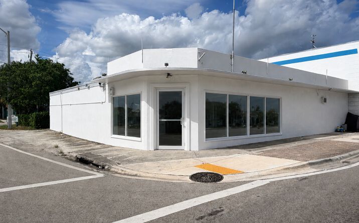 Pictures of Retail property located at 3045 West Broward Boulevard, Fort Lauderdale, FL 33312 for lease - image #1
