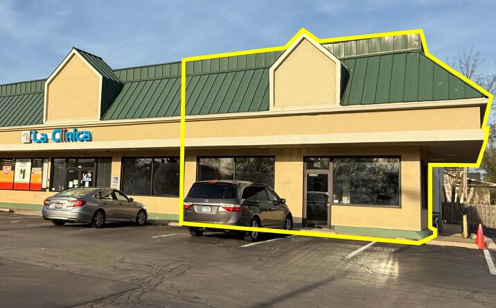 Pictures of Retail property located at 607 E Dundee Ave, Elgin, IL 60120 for lease - image #1