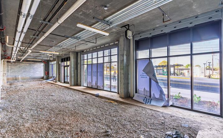 Pictures of Retail, Restaurant property located at 1184 Hank Aaron Dr, Atlanta, GA 30315 for lease - image #1