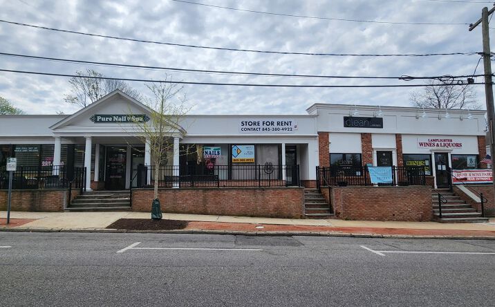 Pictures of Retail property located at 24 Jagger Lane B, Southampton, NY 11969 for lease - image #1