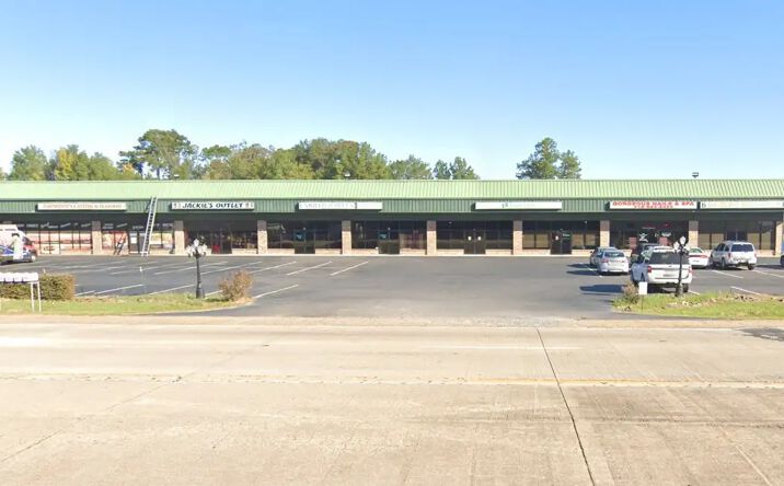 Pictures of Retail property located at 5114 W Bert Kouns Industrial Loop, Shreveport, LA 71129 for lease - image #1