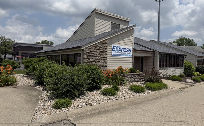 Pictures of Office property located at 3551 SPRINGDALE RD, CINCINNATI, OH 45251-1330 for lease - image #1